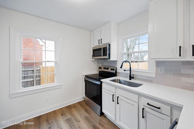 3602 Saint Germaine Ct, Louisville, KY 40207