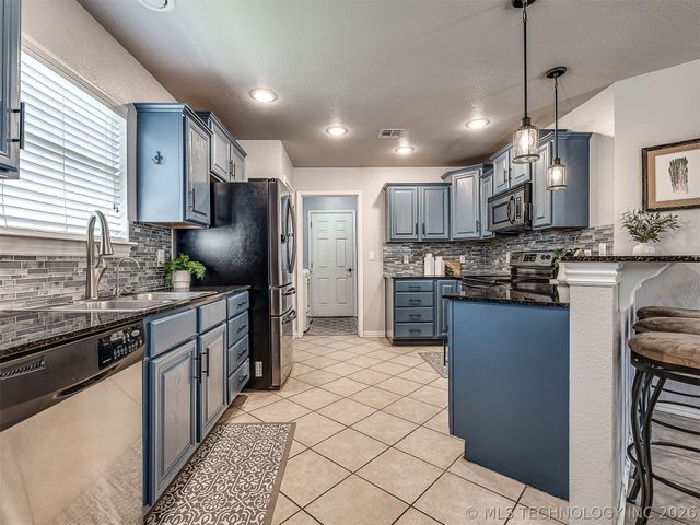 2004 Charleston Drive, Bartlesville, OK 74006