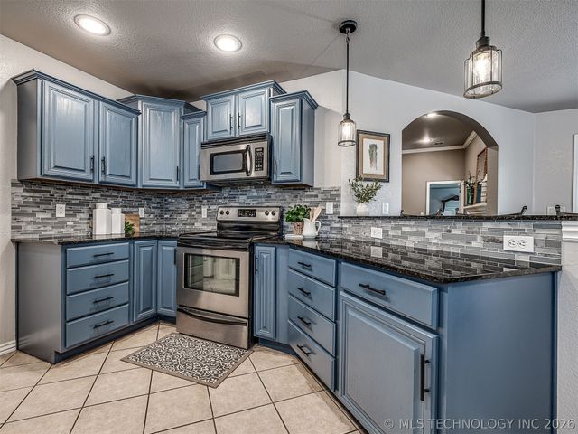 2004 Charleston Drive, Bartlesville, OK 74006