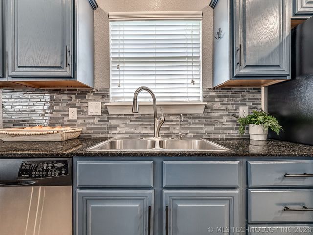 2004 Charleston Drive, Bartlesville, OK 74006
