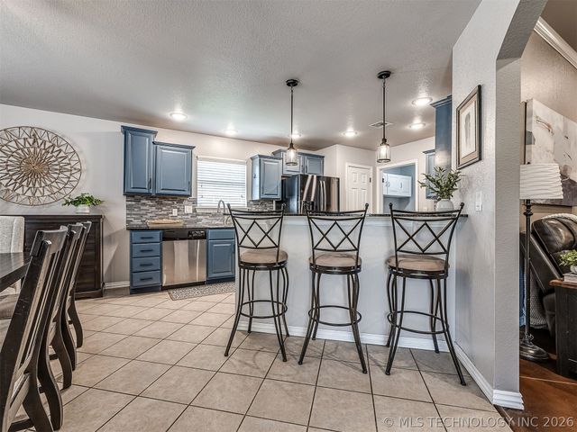 2004 Charleston Drive, Bartlesville, OK 74006