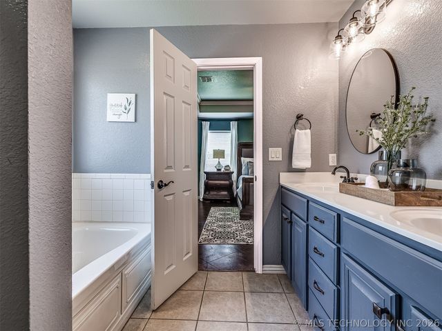 2004 Charleston Drive, Bartlesville, OK 74006