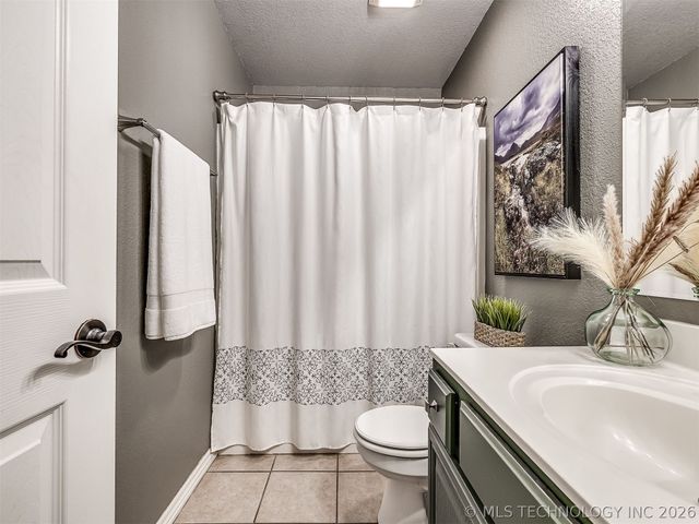 2004 Charleston Drive, Bartlesville, OK 74006