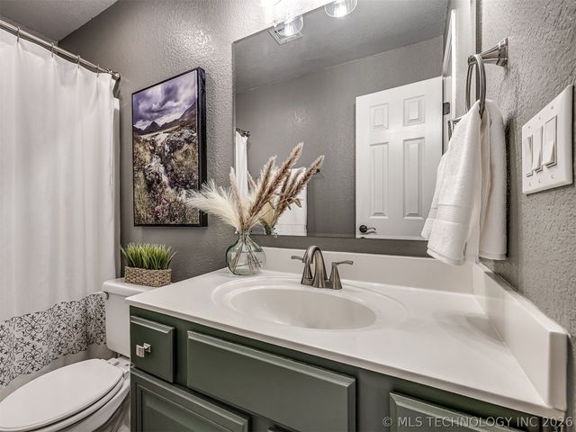 2004 Charleston Drive, Bartlesville, OK 74006