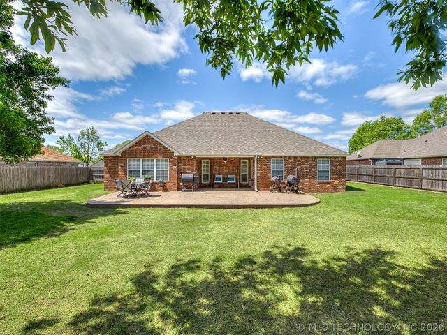 2004 Charleston Drive, Bartlesville, OK 74006