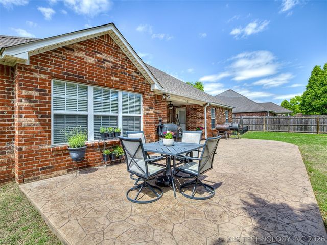 2004 Charleston Drive, Bartlesville, OK 74006