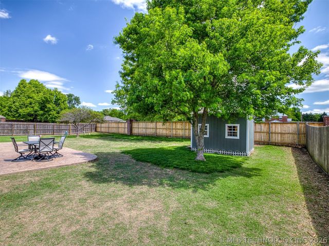 2004 Charleston Drive, Bartlesville, OK 74006
