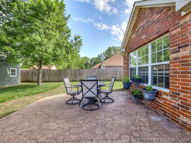 2004 Charleston Drive, Bartlesville, OK 74006