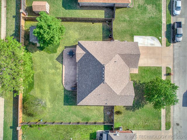 2004 Charleston Drive, Bartlesville, OK 74006