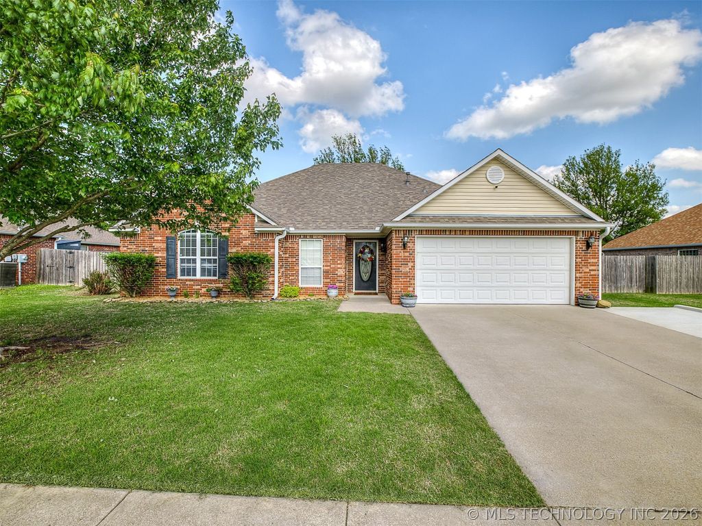 2004 Charleston Drive, Bartlesville, OK 74006