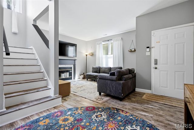 4122 Westminster Place, St Louis, MO 63108