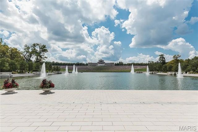 4122 Westminster Place, St Louis, MO 63108