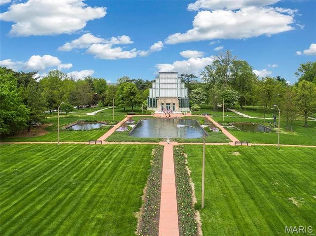 4122 Westminster Place, St Louis, MO 63108