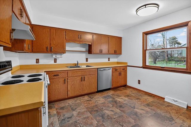 1005 South Street, Stoughton, WI 53589