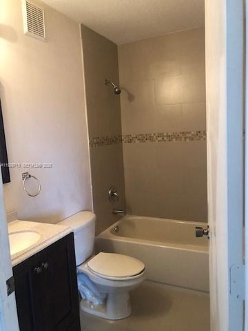 945 NE 33rd Ter 203, Homestead, FL 33033