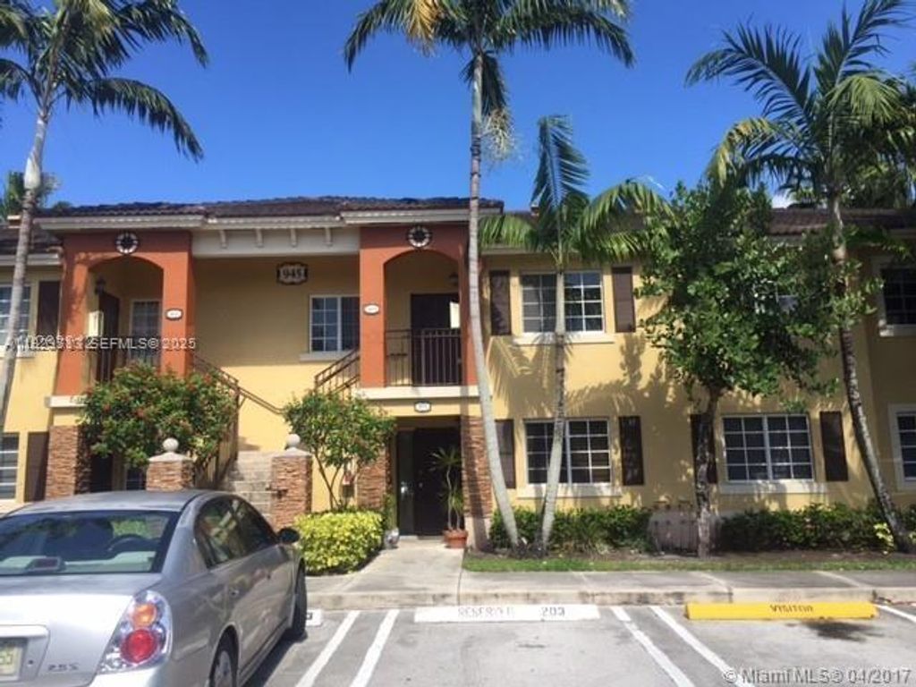 945 NE 33rd Ter 203, Homestead, FL 33033