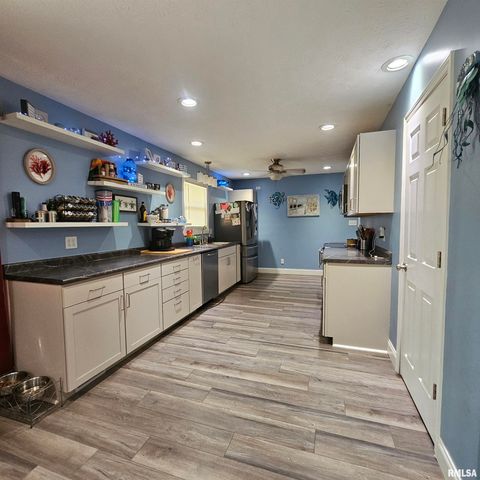 1011 Blueberry Hill Avenue, Mt Vernon, IL 62864