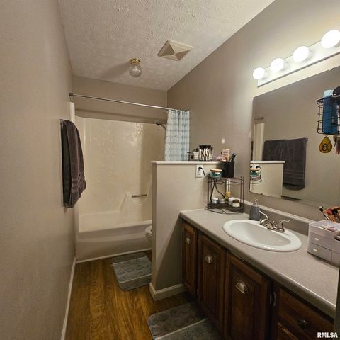 1011 Blueberry Hill Avenue, Mt Vernon, IL 62864