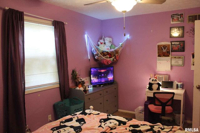 1011 Blueberry Hill Avenue, Mt Vernon, IL 62864