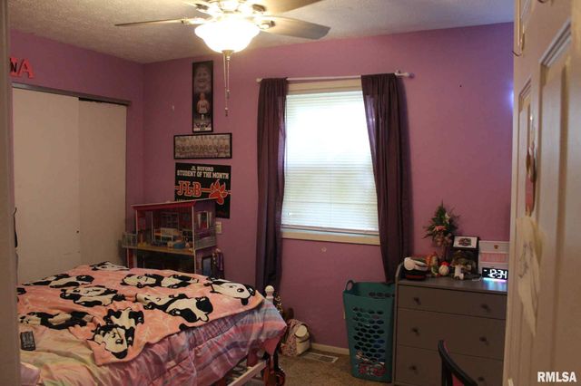 1011 Blueberry Hill Avenue, Mt Vernon, IL 62864