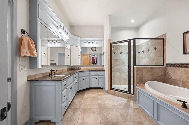 3824 Villas Creek Court, Edmond, OK 73003