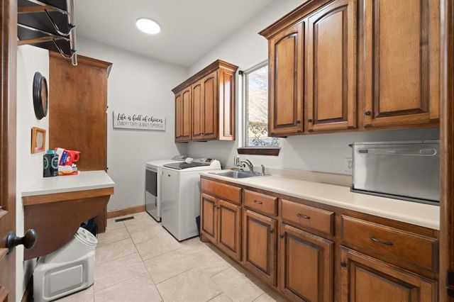 3824 Villas Creek Court, Edmond, OK 73003