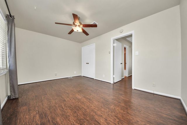 6334 Chevy Chase Drive 17, Houston, TX 77057