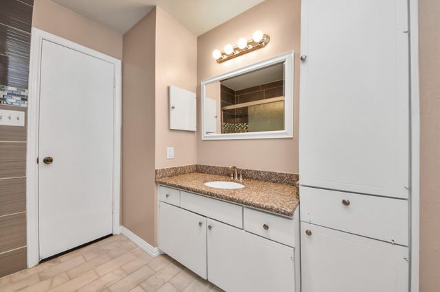 6334 Chevy Chase Drive 17, Houston, TX 77057