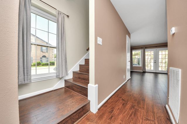 6334 Chevy Chase Drive 17, Houston, TX 77057