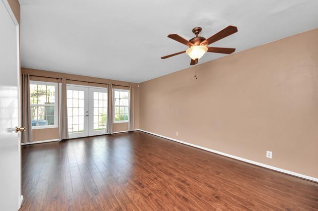 6334 Chevy Chase Drive 17, Houston, TX 77057