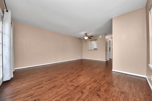6334 Chevy Chase Drive 17, Houston, TX 77057