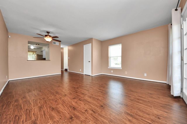 6334 Chevy Chase Drive 17, Houston, TX 77057