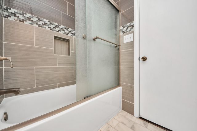 6334 Chevy Chase Drive 17, Houston, TX 77057