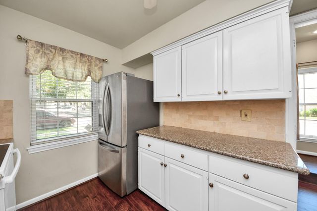 6334 Chevy Chase Drive 17, Houston, TX 77057