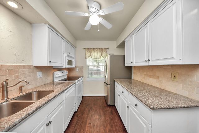 6334 Chevy Chase Drive 17, Houston, TX 77057