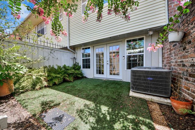 6334 Chevy Chase Drive 17, Houston, TX 77057