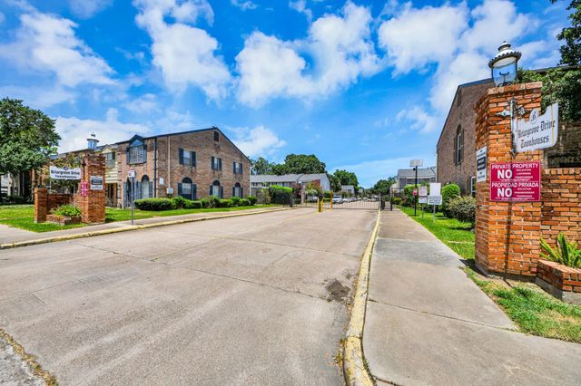 6334 Chevy Chase Drive 17, Houston, TX 77057