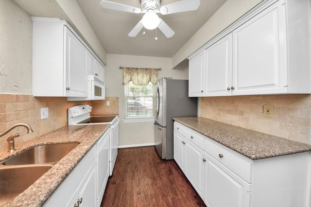 6334 Chevy Chase Drive 17, Houston, TX 77057