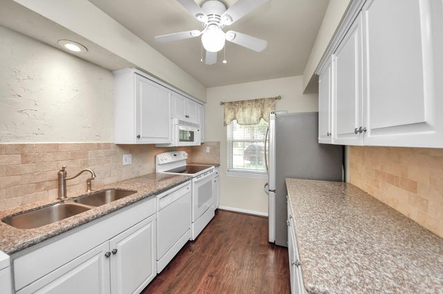6334 Chevy Chase Drive 17, Houston, TX 77057