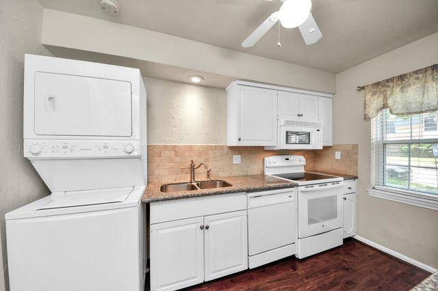 6334 Chevy Chase Drive 17, Houston, TX 77057