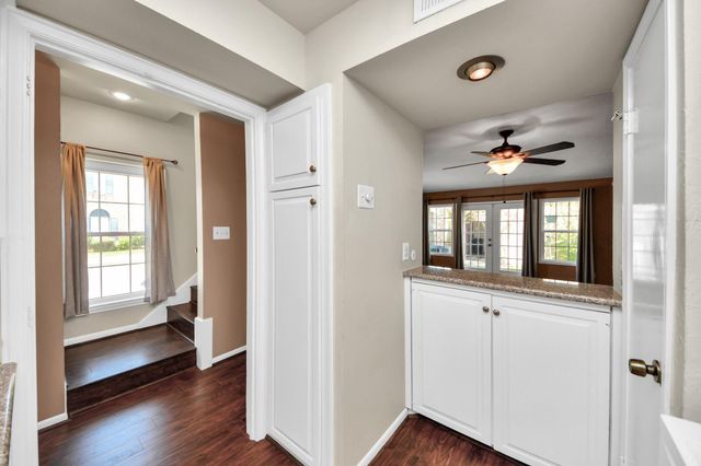 6334 Chevy Chase Drive 17, Houston, TX 77057