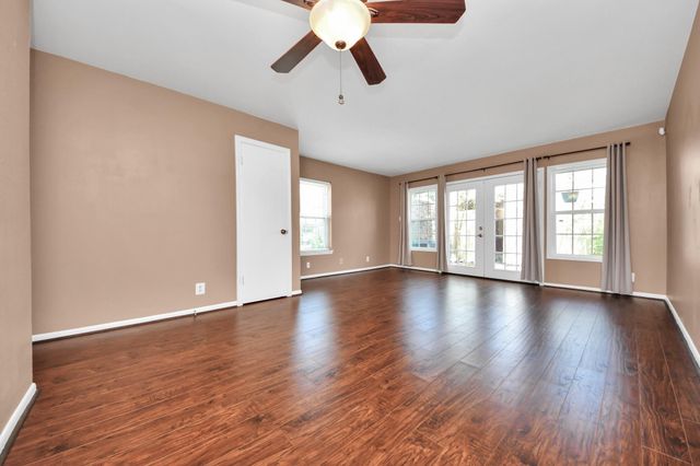6334 Chevy Chase Drive 17, Houston, TX 77057