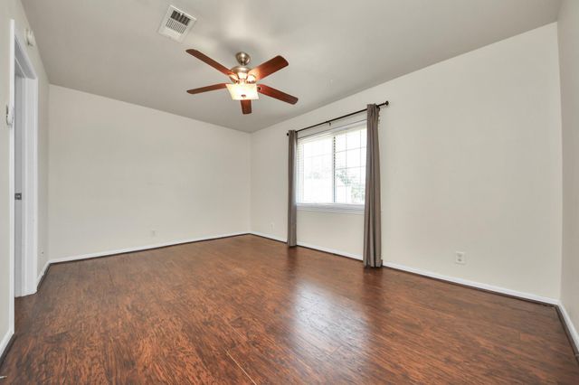 6334 Chevy Chase Drive 17, Houston, TX 77057