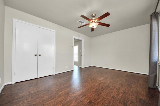 6334 Chevy Chase Drive 17, Houston, TX 77057