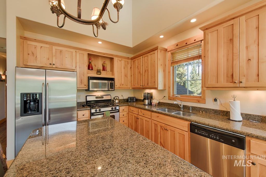 1389 Hearthstone Court 17-E, McCall, ID 83638 photo 3