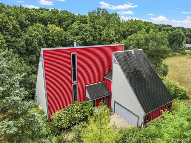 5600 Navajo Trail, Pinckney, MI 48169