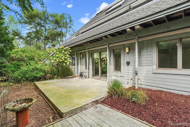 5600 Navajo Trail, Pinckney, MI 48169
