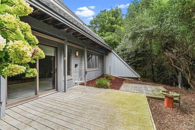 5600 Navajo Trail, Pinckney, MI 48169