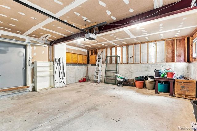 5600 Navajo Trail, Pinckney, MI 48169