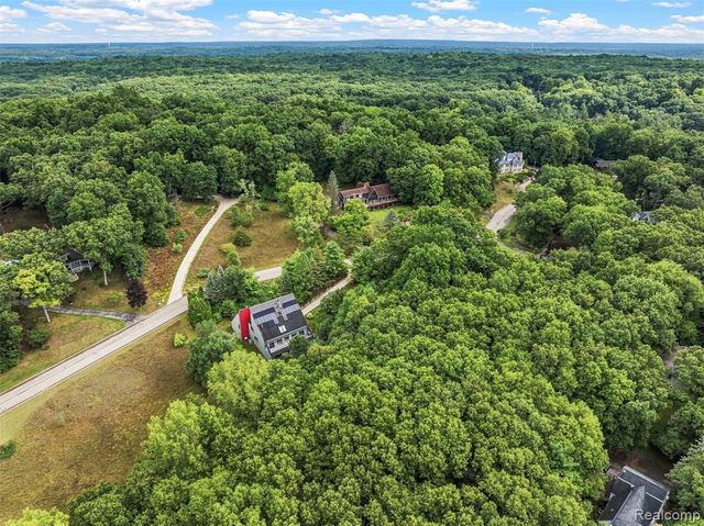5600 Navajo Trail, Pinckney, MI 48169